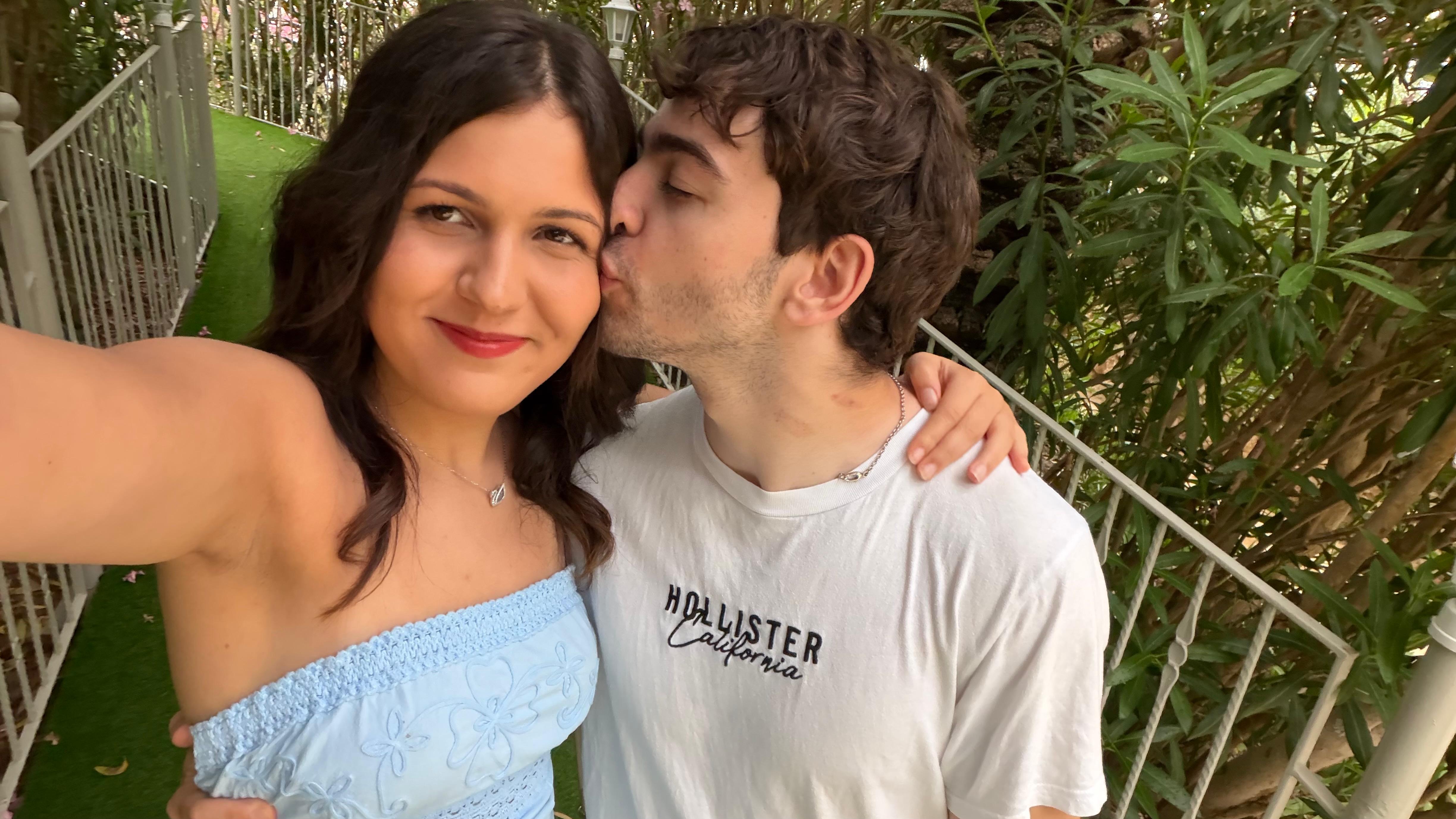Jan kissing Asya on the cheek
